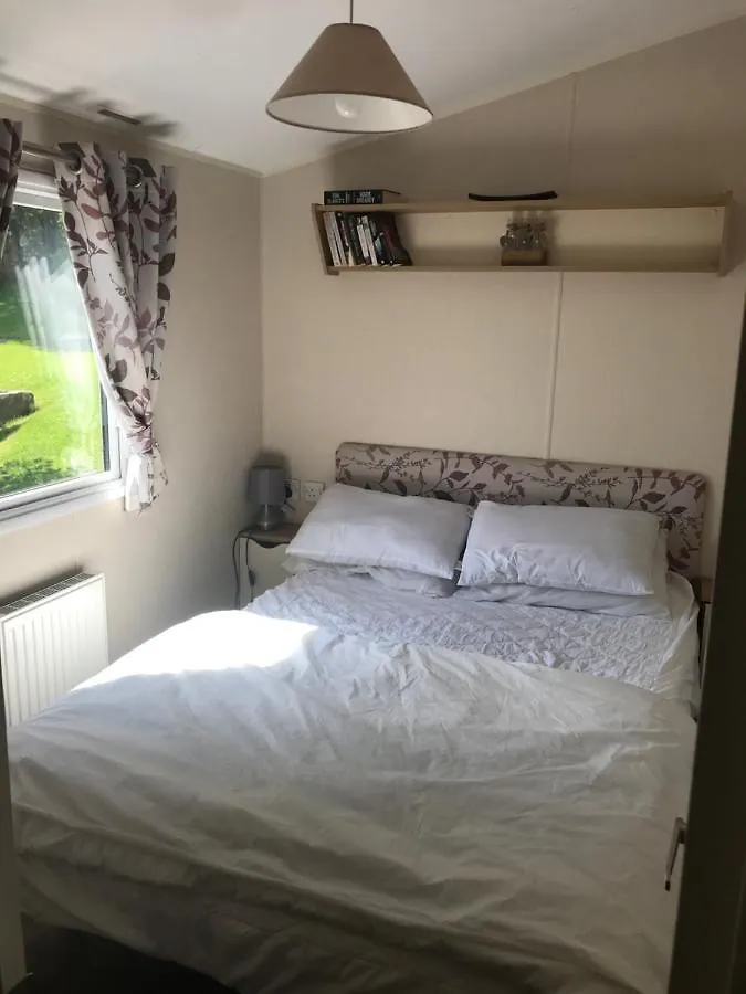 Stunning Deluxe 3 Bedroomed Caravan With Ch, Dg And Decking. Blackpool Holiday home