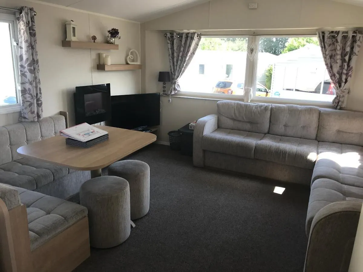 Stunning Deluxe 3 Bedroomed Caravan With Ch, Dg And Decking. Blackpool