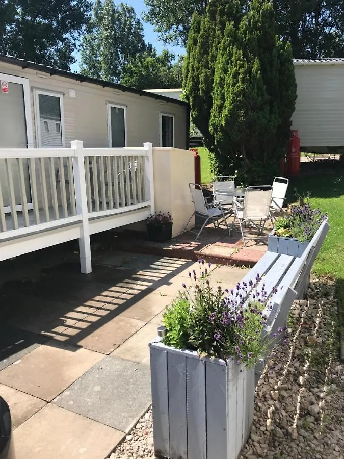 Stunning Deluxe 3 Bedroomed Caravan With Ch, Dg And Decking. Blackpool 0*,