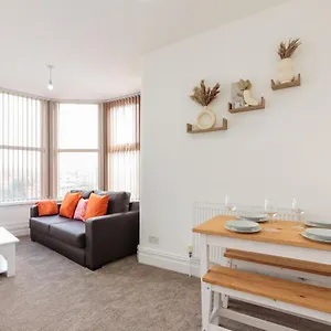 Apartment Cherry Property - Grapefruit, Blackpool